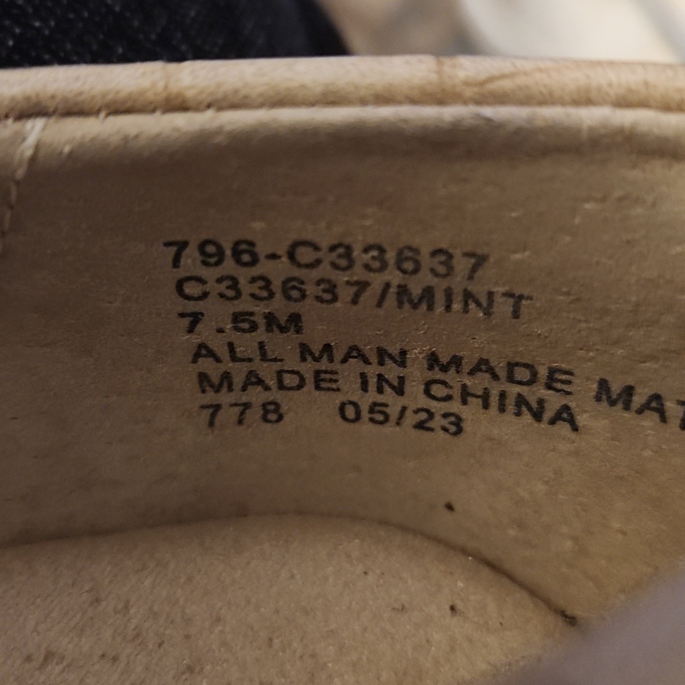 Cliffs by White Mountain BEIGE Flats Size 7.5 CROC pattern LOAFERS NEW - Picture 4 of 9